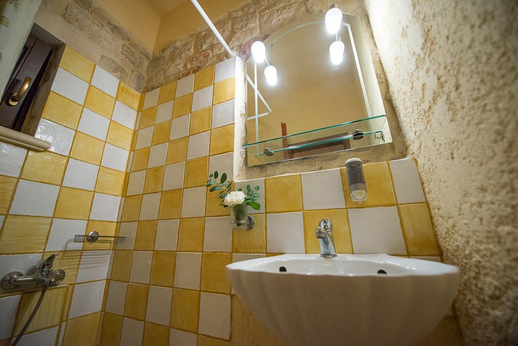 Dante'S Maisonettes Apartman Amúdi Szoba fotó